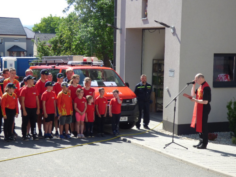 FOTOGALERIE: Nová cisterna pro hasiče z Dubicka