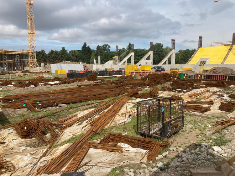 Rozestavěný fotbalový stadion v Hradci Králové