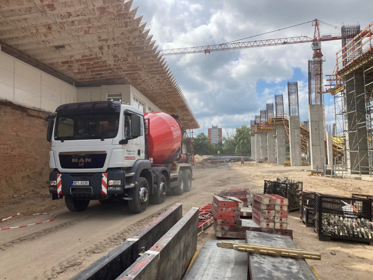 Rozestavěný fotbalový stadion v Hradci Králové