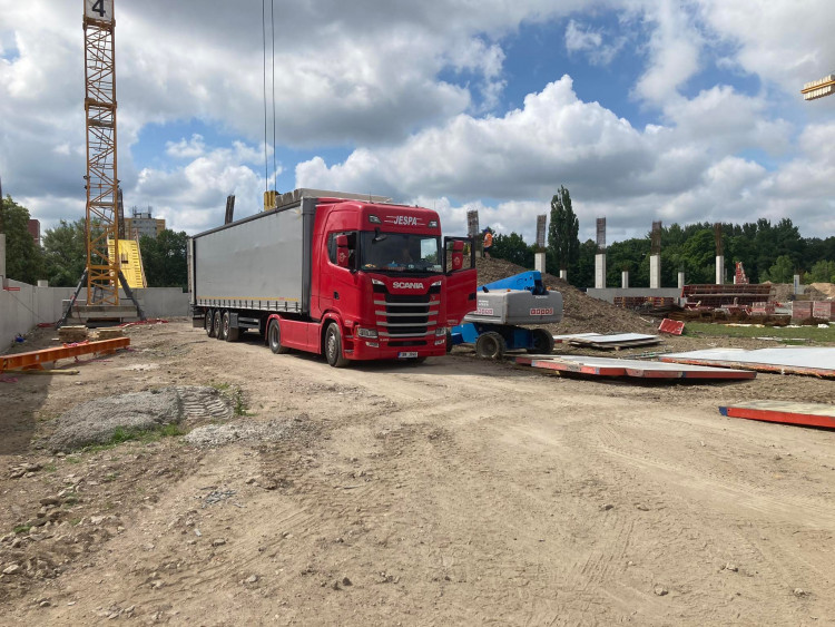Rozestavěný fotbalový stadion v Hradci Králové