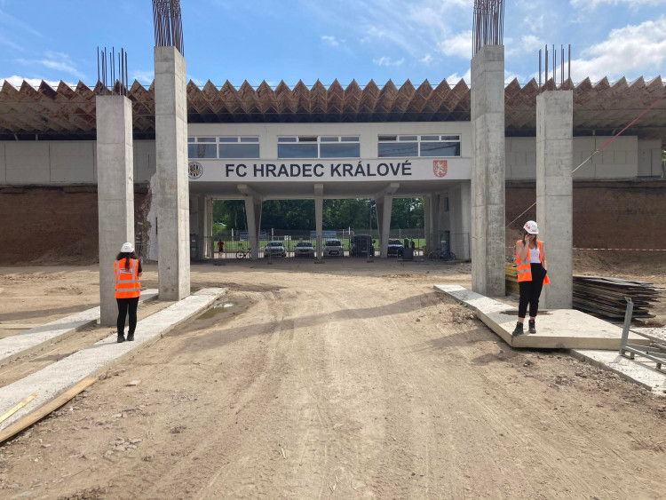 Rozestavěný fotbalový stadion v Hradci Králové