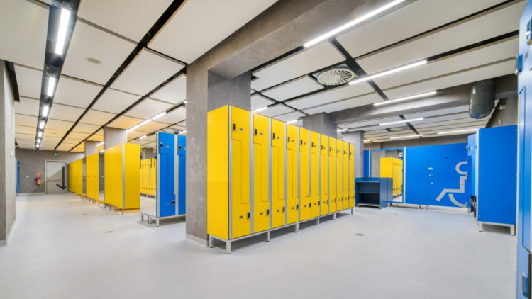 Přestavba hlavního vstupu a šaten bazénu v Plzni na Slovanech - interiér