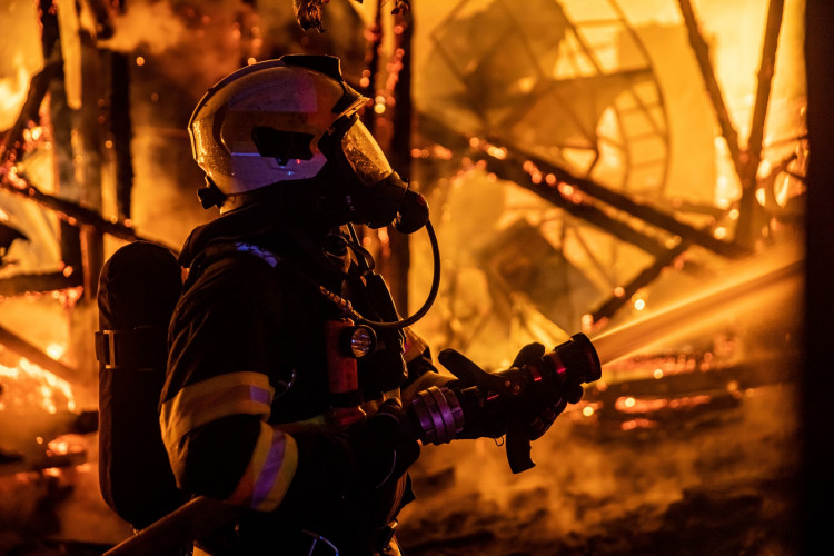 GALERIE: Požár pily v Rokytnici v Orlických horách