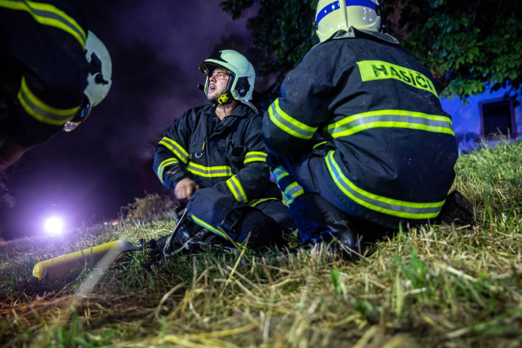 GALERIE: Požár pily v Rokytnici v Orlických horách