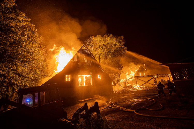 GALERIE: Požár pily v Rokytnici v Orlických horách