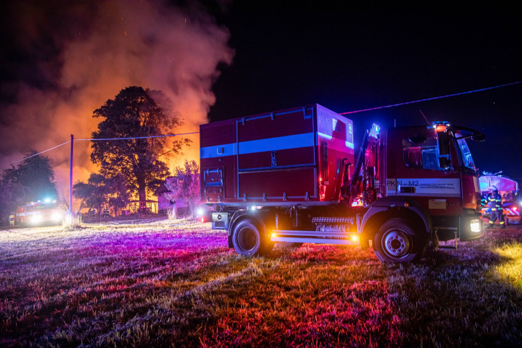 GALERIE: Požár pily v Rokytnici v Orlických horách