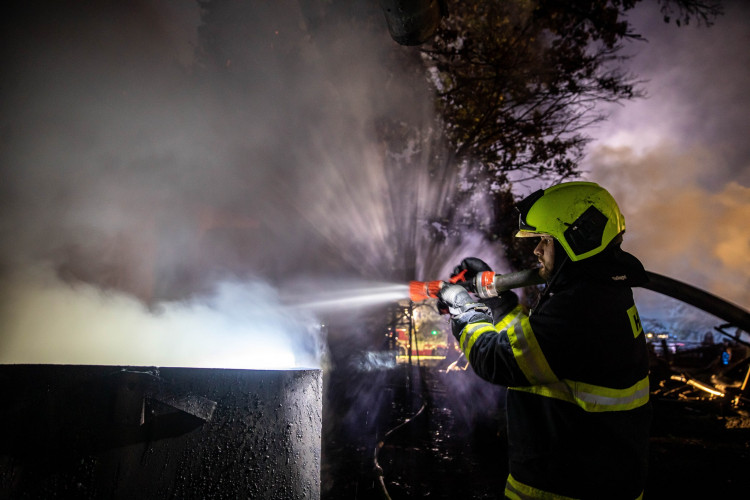 GALERIE: Požár pily v Rokytnici v Orlických horách