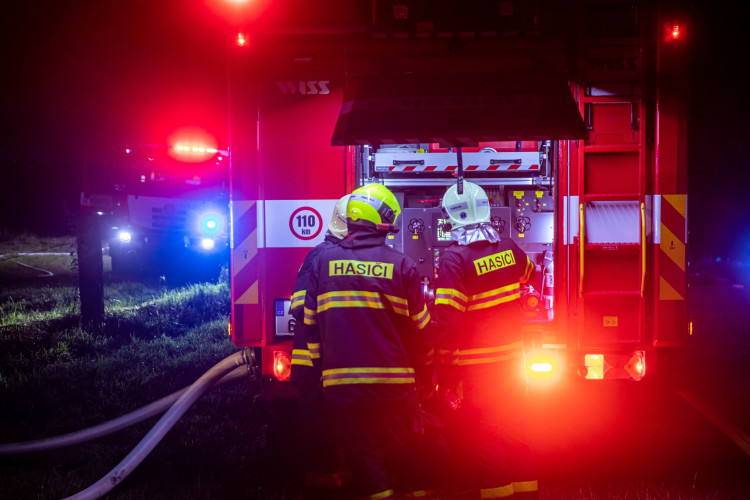 GALERIE: Požár pily v Rokytnici v Orlických horách