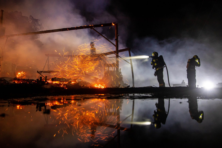 GALERIE: Požár pily v Rokytnici v Orlických horách