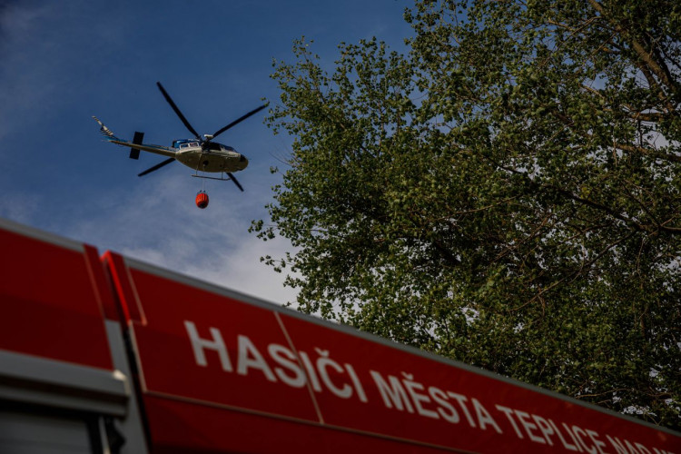  Požár ve špatně přístupném terénu na Broumovsku