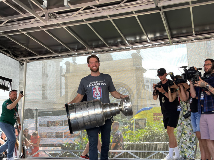 FOTOGALERIE: Pavel Francouz přivezl Stanley Cup do Plzně