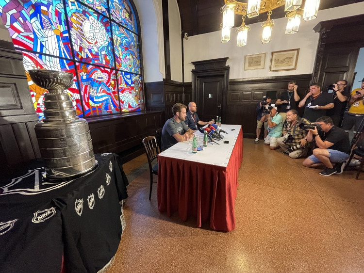 FOTOGALERIE: Pavel Francouz přivezl Stanley Cup do Plzně