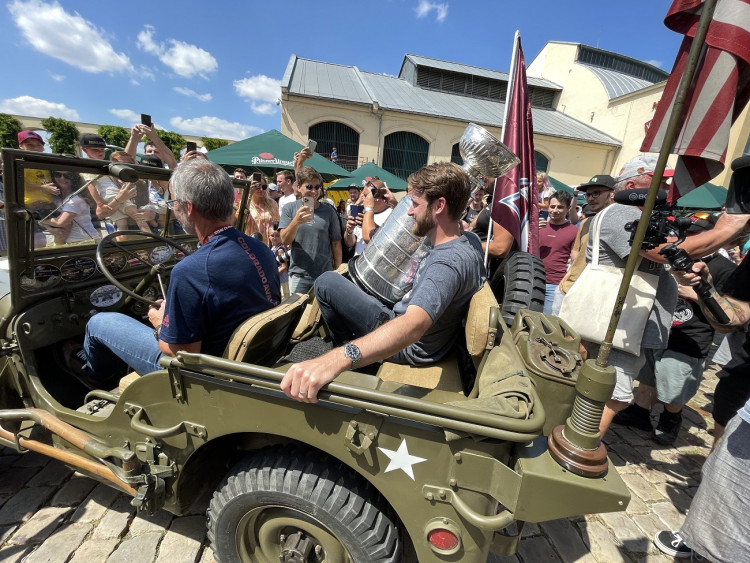 FOTOGALERIE: Pavel Francouz přivezl Stanley Cup do Plzně