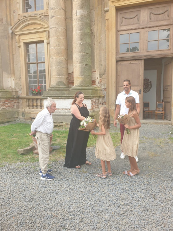 Jan Saudek se ženou na výstavě v Plumlově na zámku