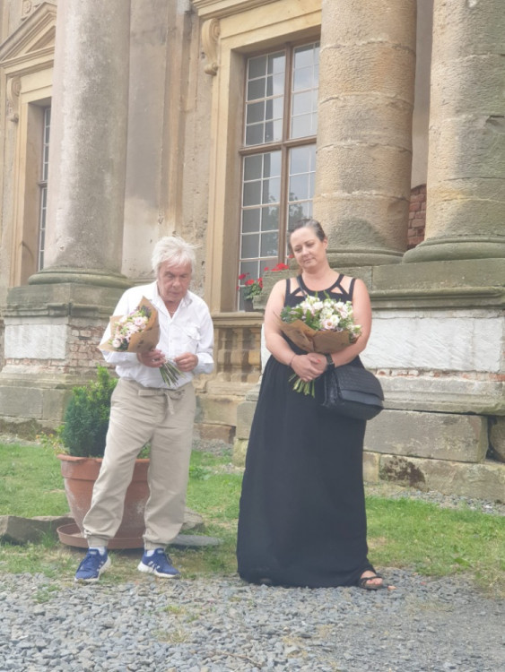 Jan Saudek se ženou na výstavě v Plumlově na zámku