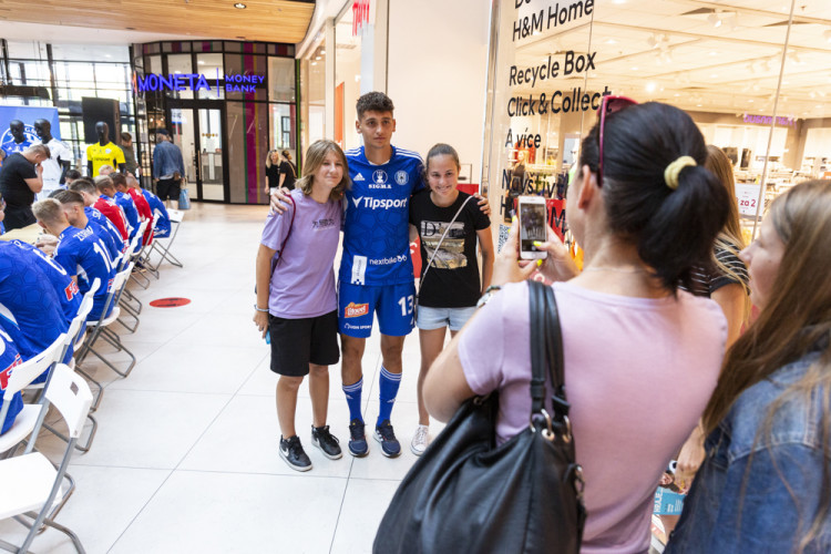 Fotbalová Sigma představila kádr a dresy na novou sezonu. Hrát může i ve žluté