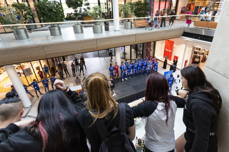 Fotbalová Sigma představila kádr a dresy na novou sezonu. Hrát může i ve žluté