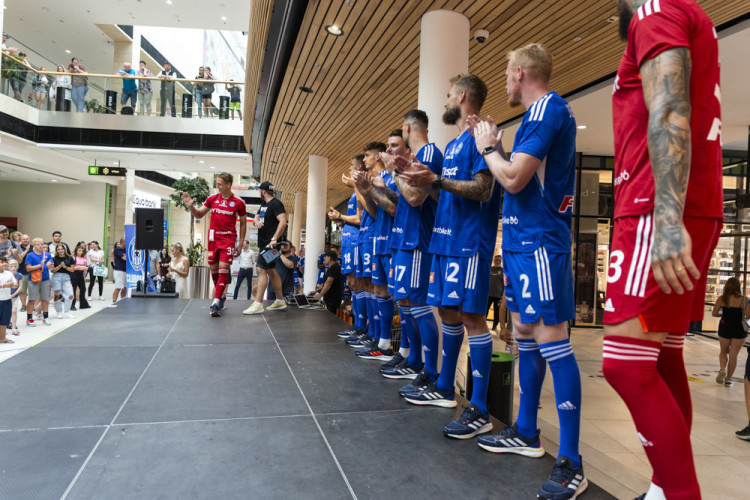 Fotbalová Sigma představila kádr a dresy na novou sezonu. Hrát může i ve žluté