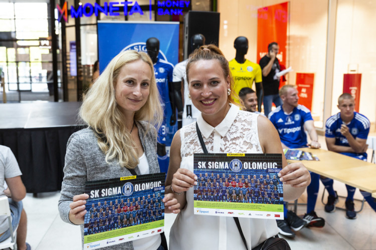 Fotbalová Sigma představila kádr a dresy na novou sezonu. Hrát může i ve žluté