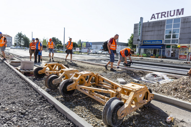 Stavba tramvajové trati v Olomouci pokračuje, v provozu má být od listopadu