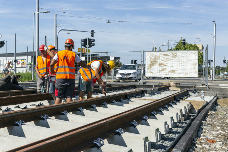 Stavba tramvajové trati v Olomouci pokračuje, v provozu má být od listopadu
