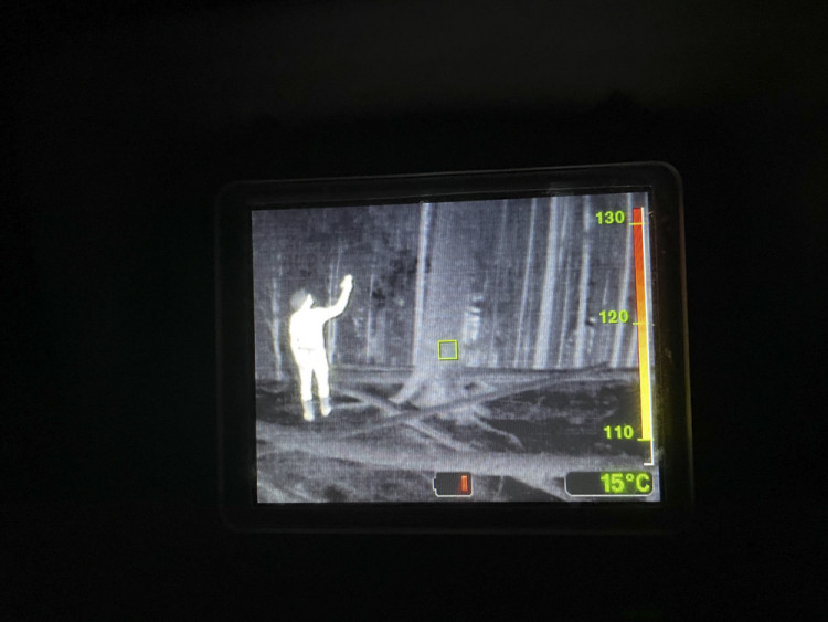 Hasiči z Olomouckého kraje bojují s požárem v Českém Švýcarsku