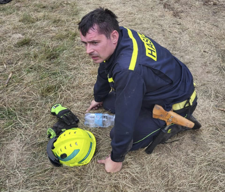 Hasiči z Olomouckého kraje bojují s požárem v Českém Švýcarsku