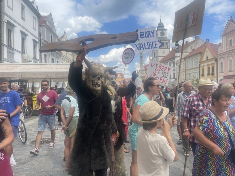 Setkání Andreje Babiše s občany předčasně ukončilo nahlášení atentátu
