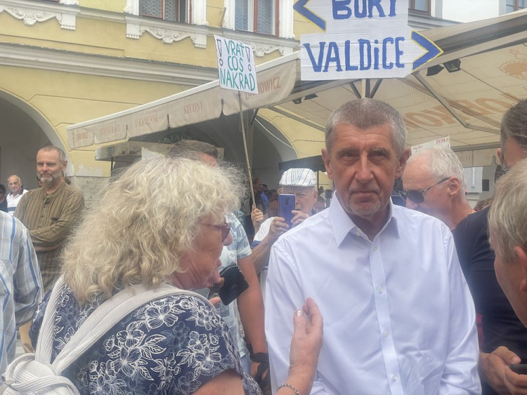 Setkání Andreje Babiše s občany předčasně ukončilo nahlášení atentátu