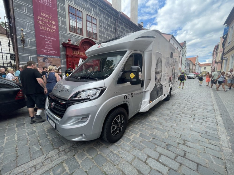 Setkání Andreje Babiše s občany předčasně ukončilo nahlášení atentátu