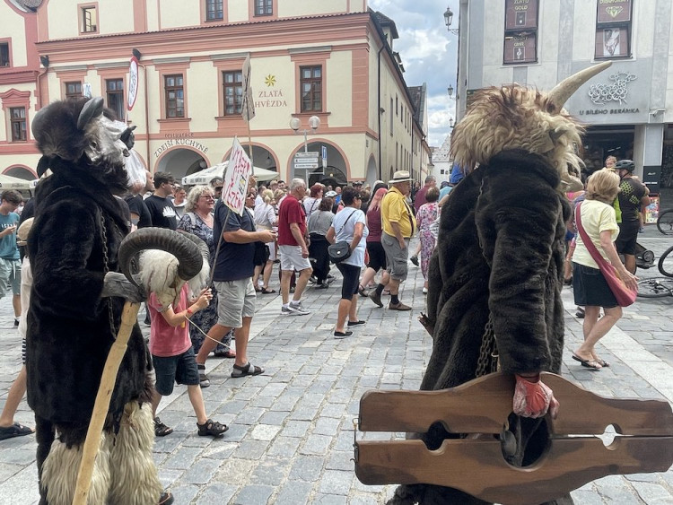 Setkání Andreje Babiše s občany předčasně ukončilo nahlášení atentátu