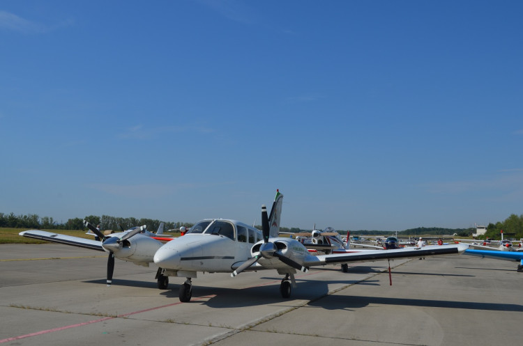 FOTOGALERIE: Piloti protestovali proti zvažovanému rušení letiště