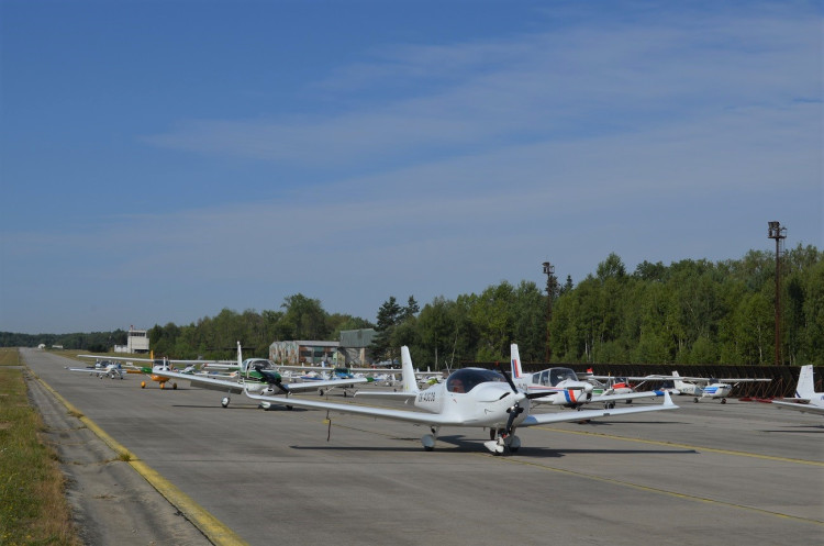 FOTOGALERIE: Piloti protestovali proti zvažovanému rušení letiště