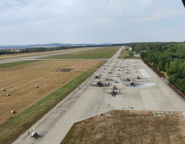 FOTOGALERIE: Piloti protestovali proti zvažovanému rušení letiště