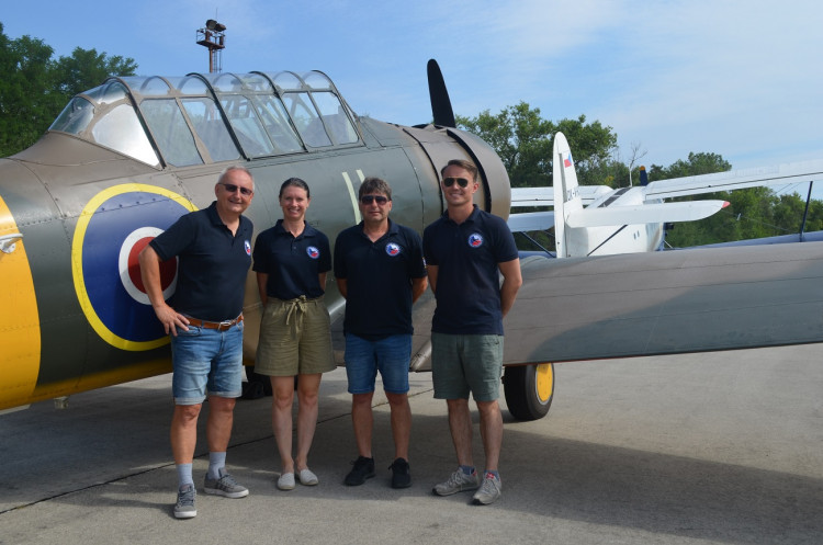 FOTOGALERIE: Piloti protestovali proti zvažovanému rušení letiště