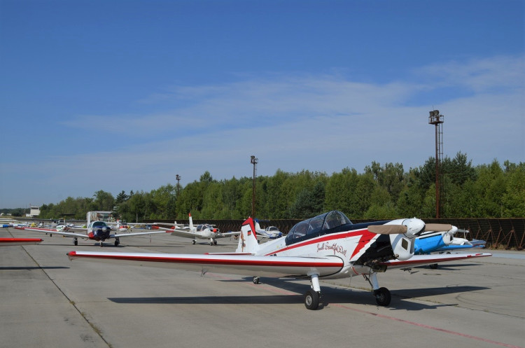 FOTOGALERIE: Piloti protestovali proti zvažovanému rušení letiště