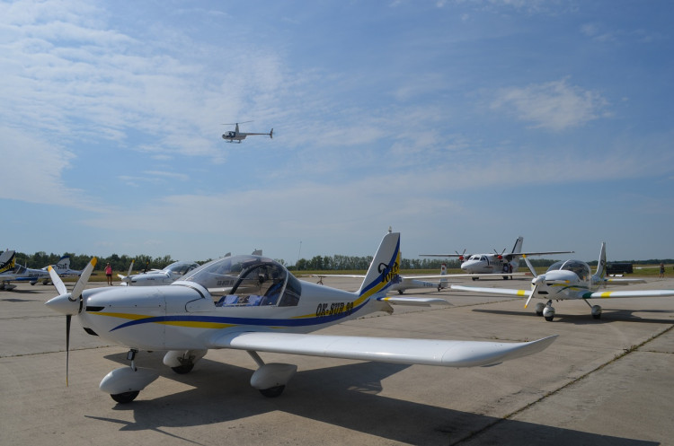 FOTOGALERIE: Piloti protestovali proti zvažovanému rušení letiště