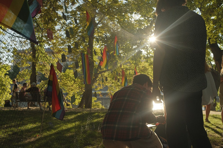 FOTOGALERIE: Praha září duhou. Proběhlo slavnostní zahájení Prague Pride