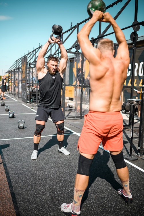 Přes tři stovky závodníků, ale i VIP hosté. Na střeše IGY Centra odstartovaly Big Summer Games