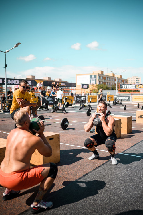 Přes tři stovky závodníků, ale i VIP hosté. Na střeše IGY Centra odstartovaly Big Summer Games