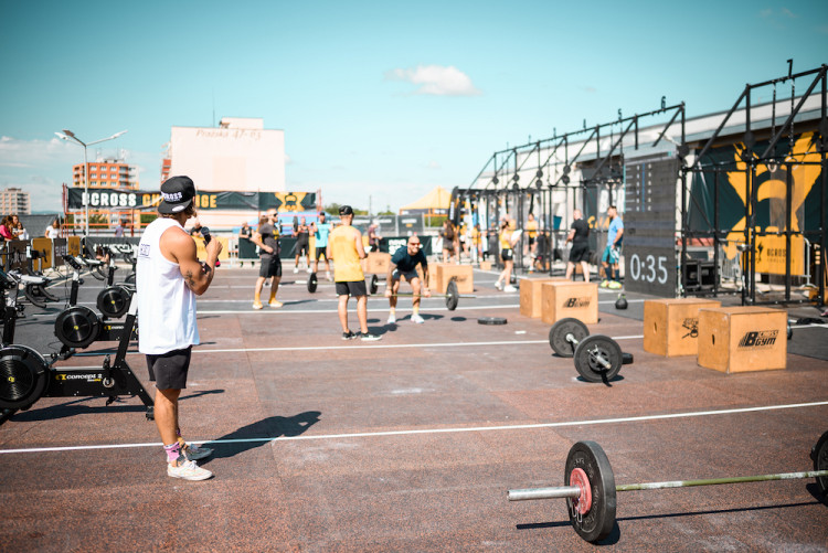 Přes tři stovky závodníků, ale i VIP hosté. Na střeše IGY Centra odstartovaly Big Summer Games