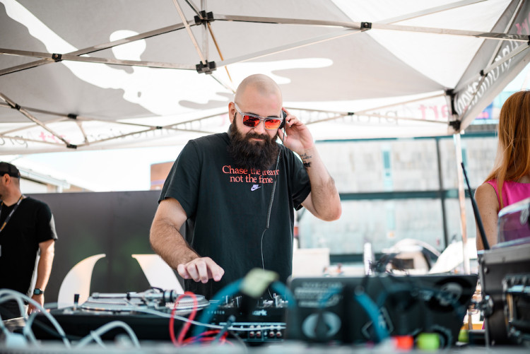 Přes tři stovky závodníků, ale i VIP hosté. Na střeše IGY Centra odstartovaly Big Summer Games