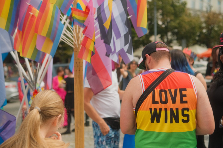 FOTOGALERIE: Duhový průvod prošel Prahou. Podívejte se na ty nejlepší momentky