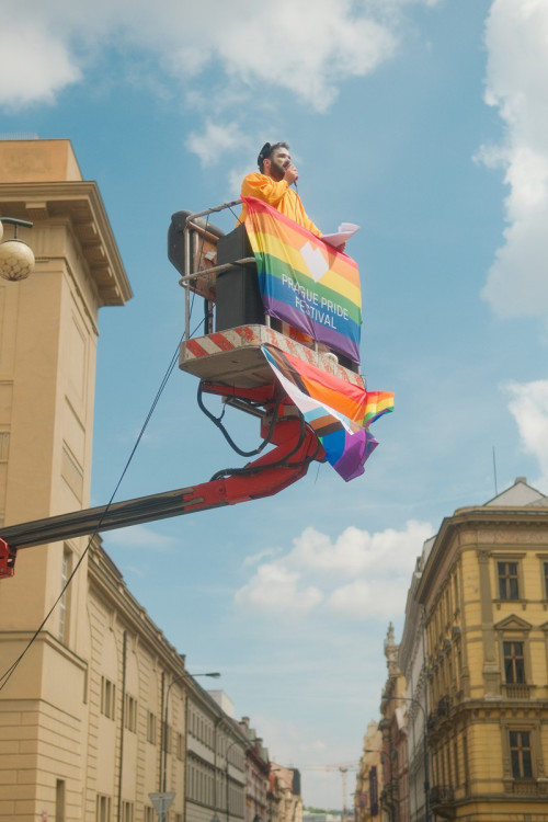 FOTOGALERIE: Duhový průvod prošel Prahou. Podívejte se na ty nejlepší momentky