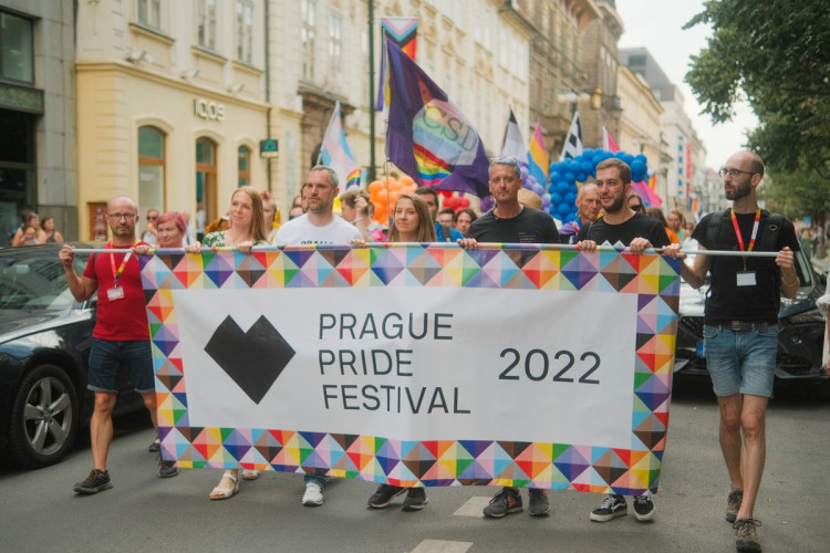 FOTOGALERIE: Duhový průvod prošel Prahou. Podívejte se na ty nejlepší momentky