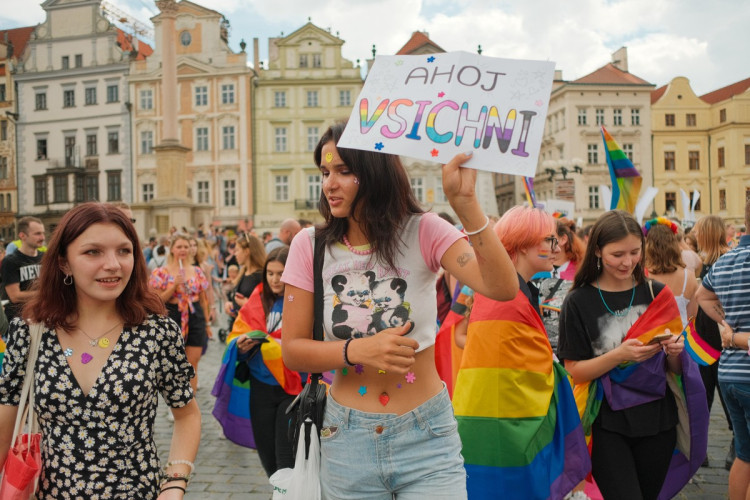 FOTOGALERIE: Duhový průvod prošel Prahou. Podívejte se na ty nejlepší momentky