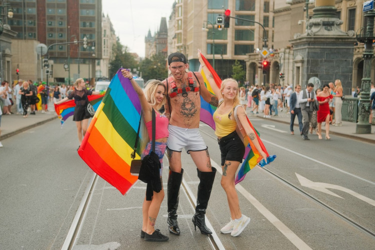FOTOGALERIE: Duhový průvod prošel Prahou. Podívejte se na ty nejlepší momentky