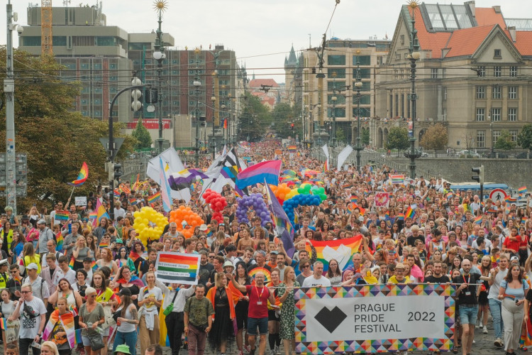 FOTOGALERIE: Duhový průvod prošel Prahou. Podívejte se na ty nejlepší momentky