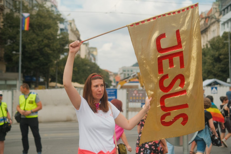 FOTOGALERIE: Duhový průvod prošel Prahou. Podívejte se na ty nejlepší momentky
