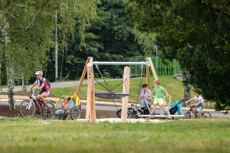 FOTOGALERIE: Park za OC Plaza po revitalizaci